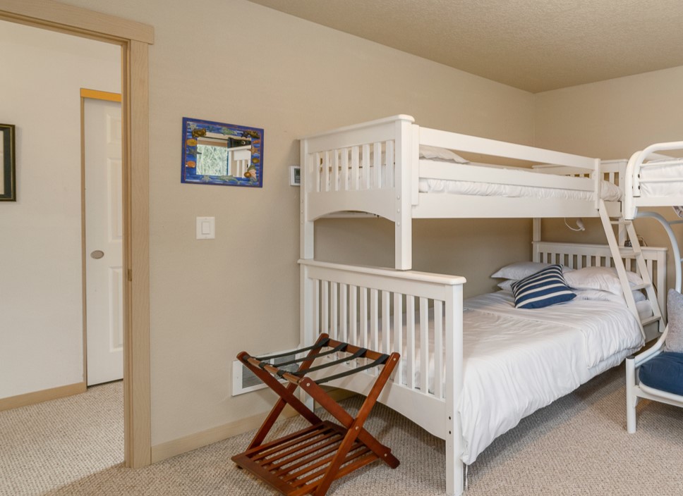 bedroom manzanita
